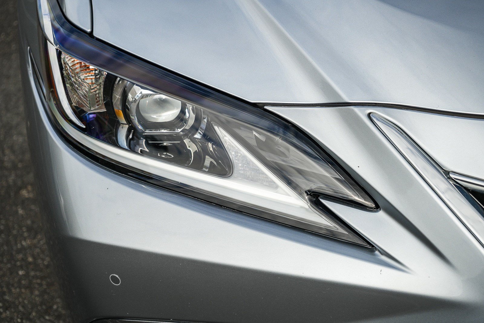 Used 2025 Lexus ES 300h w/ Premium Package FWD image 8