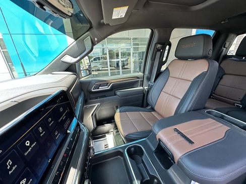 Used 2025 Chevrolet Silverado 3500 High Country w/ High Country Premium Package AWD/4WD image 41