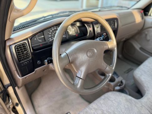 Used 2002 Toyota Tacoma 2WD Regular Cab image 15