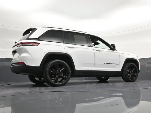 Used 2024 Jeep Grand Cherokee Limited w/ Black Appearance Package AWD/4WD image 27