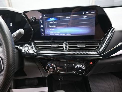 Used 2024 Chevrolet Trax RS w/ Sunroof Package FWD image 10