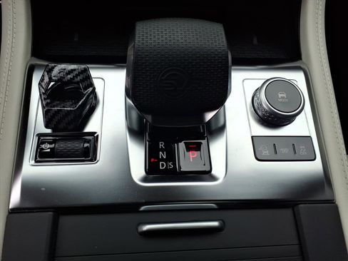 Certified 2024 Jaguar F-PACE SVR image 13