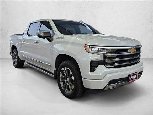 Used 2023 Chevrolet Silverado 1500 High Country w/ Z71 Off-Road Package AWD/4WD image 3