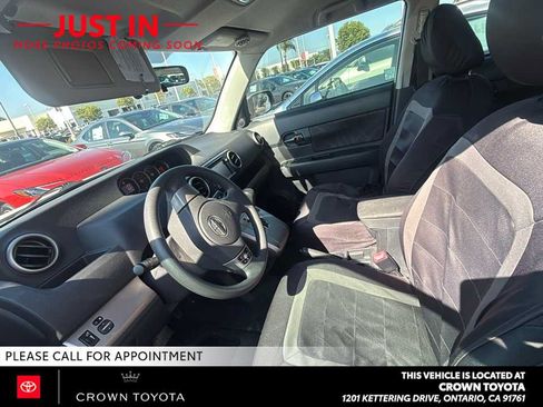 Used 2014 Scion xB FWD image 3