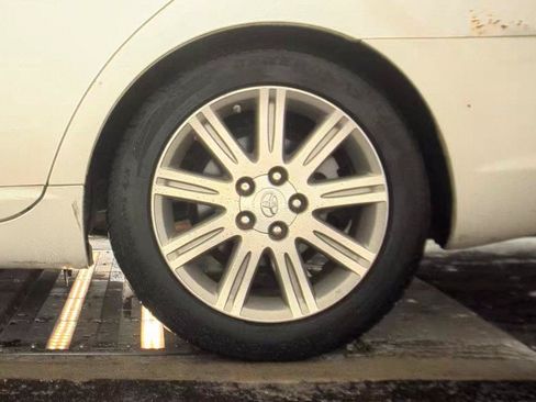 Used 2010 Toyota Avalon Limited FWD image 12