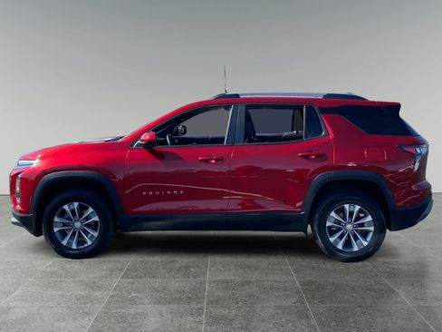 Used 2025 Chevrolet Equinox LT w/ Convenience Package II AWD/4WD image 2