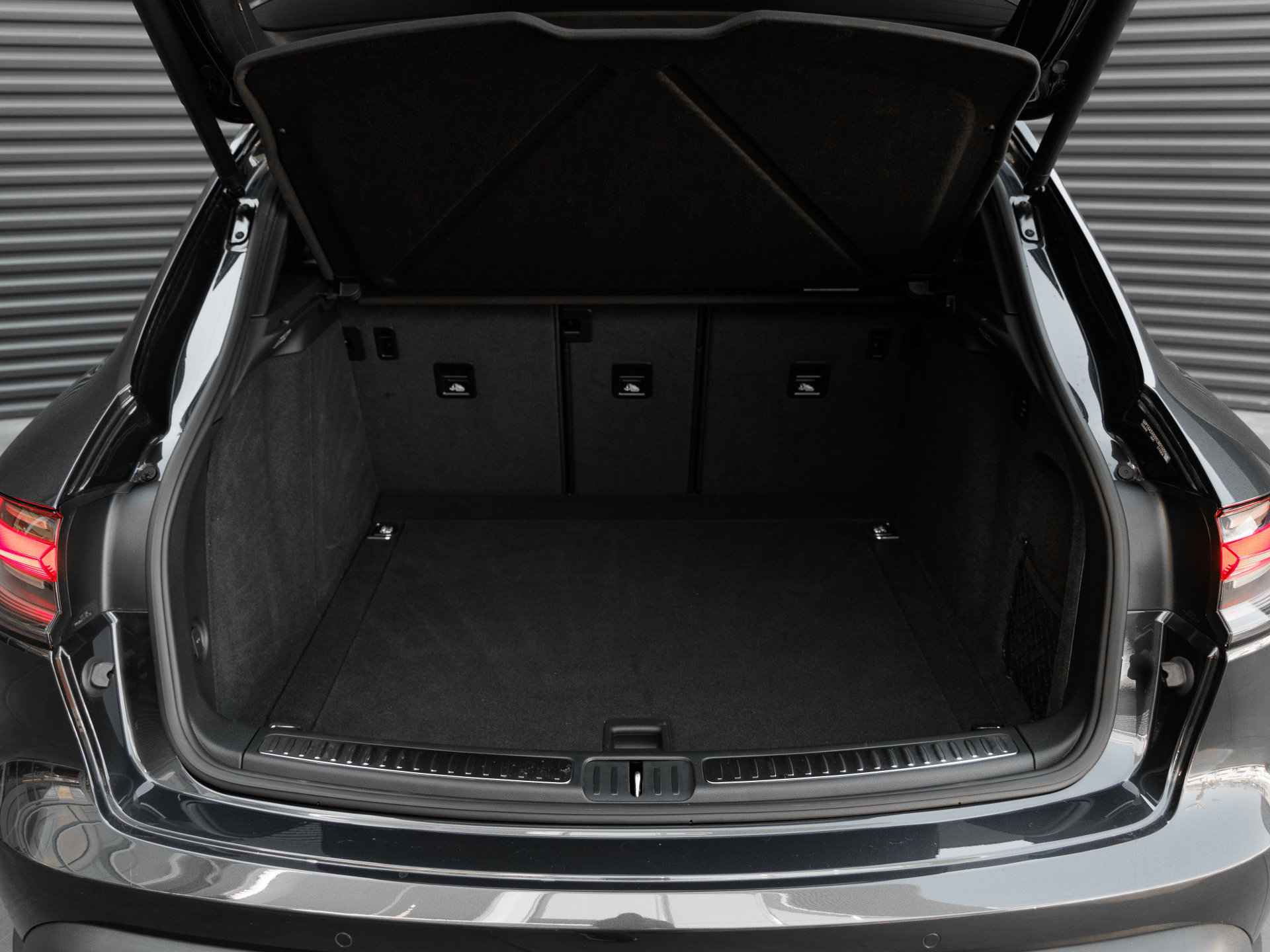 Certified 2026 Porsche Macan Turbo AWD/4WD image 25