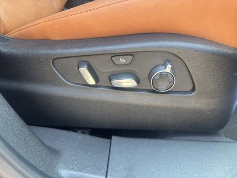 Certified 2025 Cadillac XT4 Premium Luxury image 38