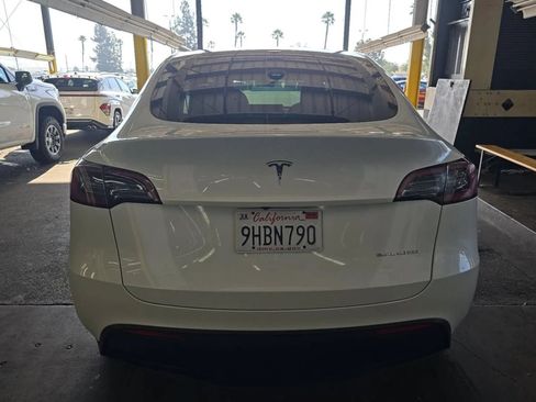 Used 2023 Tesla Model Y AWD image 7