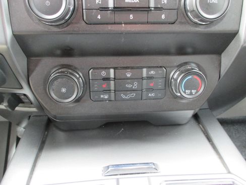Used 2020 Ford F150 XLT w/ Equipment Group 302A Luxury AWD/4WD image 18