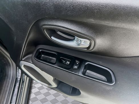 Used 2020 Jeep Renegade Latitude w/ Safety & Security Group II image 31