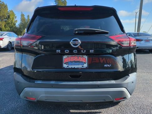 Used 2021 Nissan Rogue SV w/ Premium Package image 5