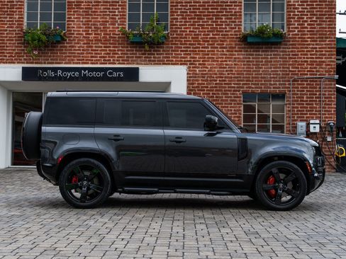 Used 2025 Land Rover Defender 110 X image 4