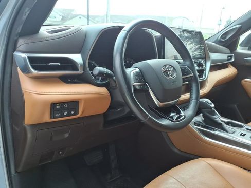 Used 2020 Toyota Highlander Platinum AWD/4WD image 14