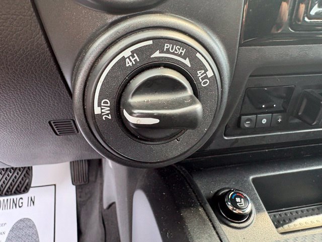 Used 2023 Nissan Titan PRO-4X w/ Pro-4x Convenience Package AWD/4WD image 20