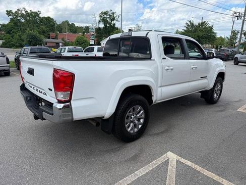 Used 2017 Toyota Tacoma SR5 w/ Tow Package AWD/4WD image 4