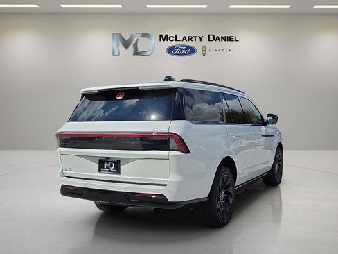 New 2025 Lincoln Navigator Reserve w/ Jet Appearance Package image 5