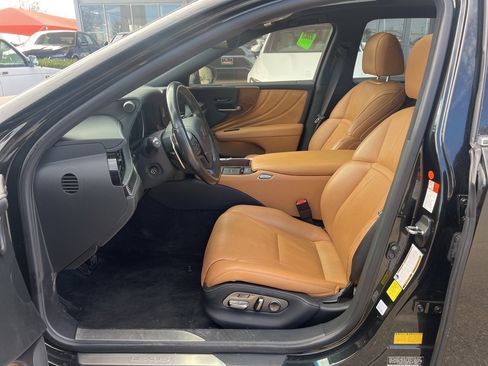 Used 2021 Lexus LS 500 w/ Accessory Package (Z2) image 8