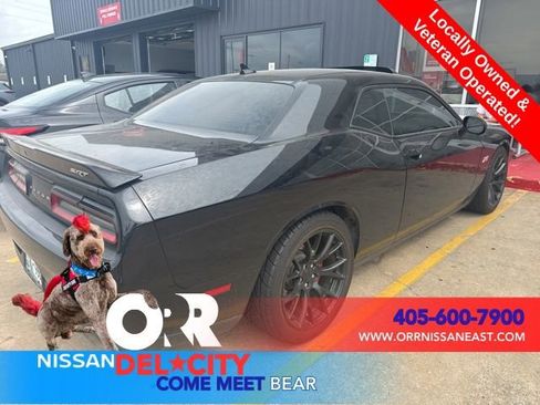 Used 2016 Dodge Challenger SRT w/ Technology Group image 3