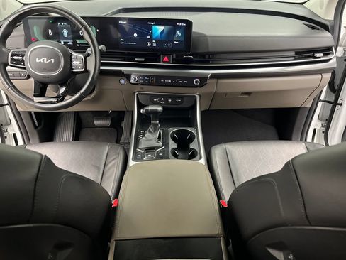 Used 2025 Kia Carnival FWD image 50