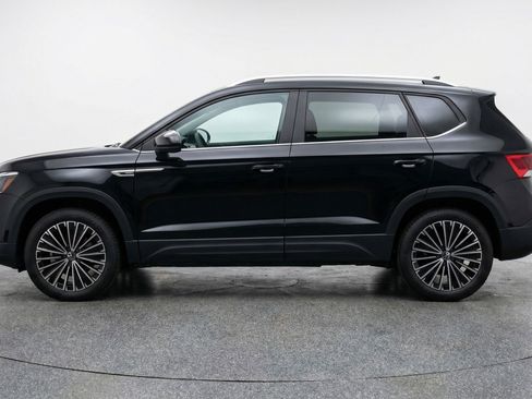 Used 2025 Volkswagen Taos SE image 5