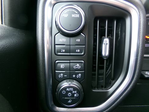 Used 2021 Chevrolet Silverado 1500 High Country w/ Technology Package image 13