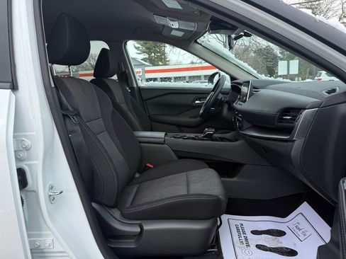 Used 2024 Nissan Rogue SV image 19