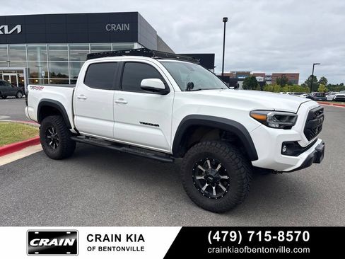 Used 2022 Toyota Tacoma TRD Off-Road w/ TRD Premium Off Road Package AWD/4WD image 1