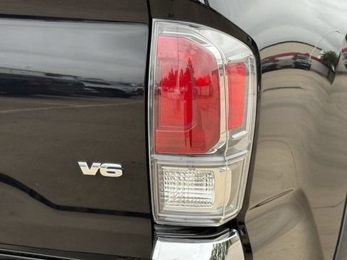 Used 2020 Toyota Tacoma TRD Off-Road AWD/4WD image 6
