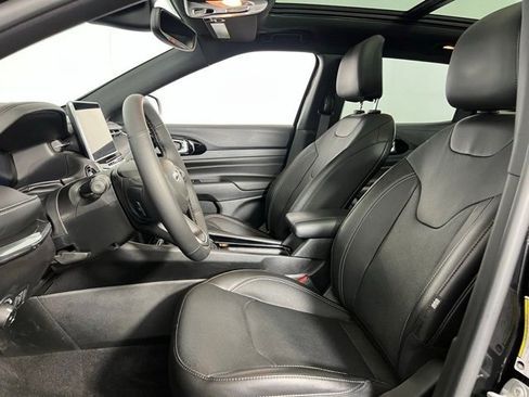 Used 2023 Jeep Compass High Altitude w/ Driver Assist Group I image 35