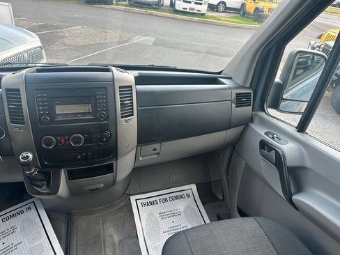 Used 2018 Mercedes-Benz Sprinter 2500 image 20