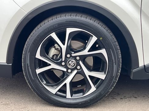 Used 2018 Toyota C-HR XLE image 34