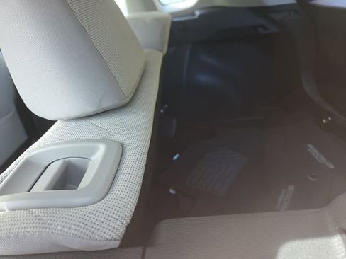 Used 2025 Toyota Corolla Cross L image 12