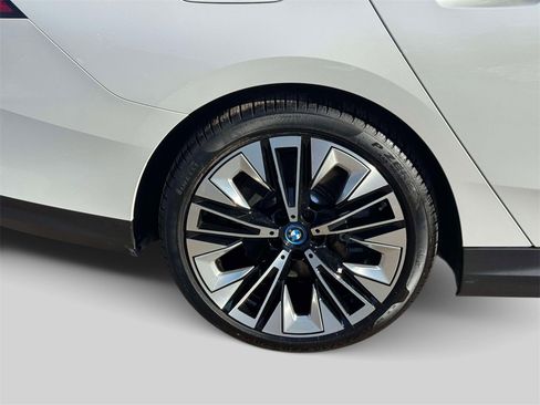 Certified 2025 BMW i5 xDrive40 w/ Premium Package image 4