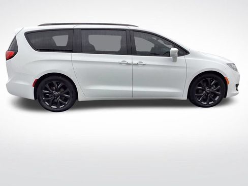 Used 2018 Chrysler Pacifica Touring-L Plus w/ S Appearance Package FWD image 10