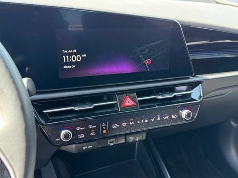 Certified 2024 Kia Niro Wind w/ Wind Preserve Package FWD image 17