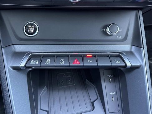 Certified 2025 Audi Q3 2.0T Premium Plus w/ Premium Plus Package image 21