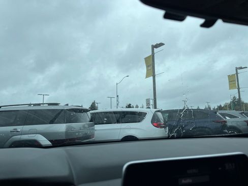 Used 2025 Nissan Rogue SV image 17