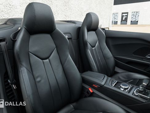 Used 2021 Audi R8 V10 w/ Premium Package RWD image 35