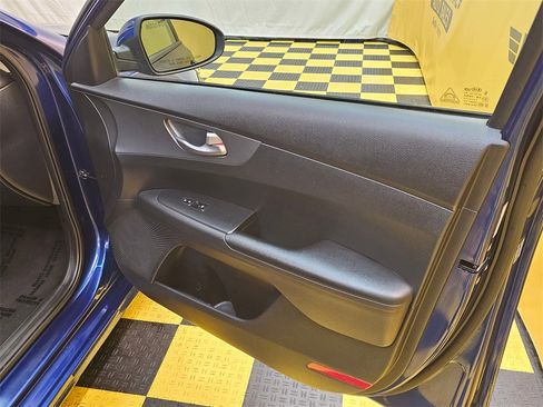Used 2021 Kia Forte LXS image 12