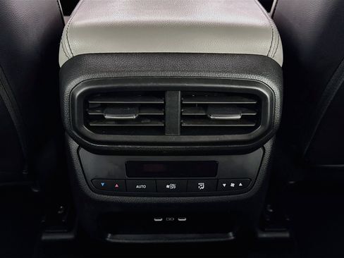 Certified 2024 Honda Pilot Touring image 27
