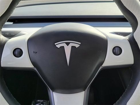 Used 2023 Tesla Model Y Long Range image 28