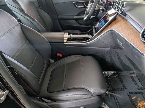Used 2025 Mercedes-Benz C 300 Sedan image 31