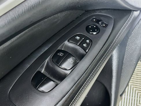 Used 2019 Nissan Pathfinder SL AWD/4WD image 18