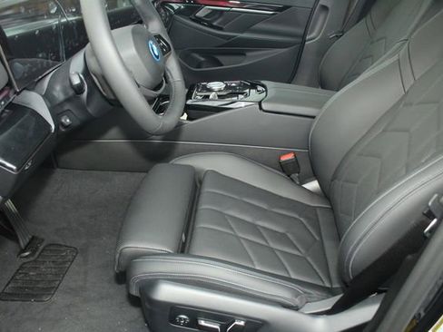 New 2026 BMW i5 eDrive40 image 18