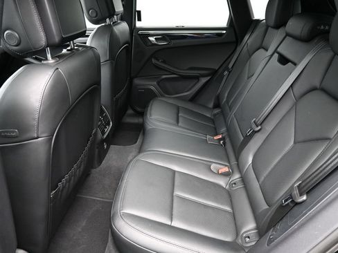 Certified 2026 Porsche Macan AWD/4WD image 7