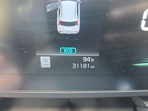 Used 2025 Kia Niro LX FWD image 6