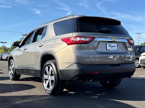 Used 2019 Chevrolet Traverse LT w/ LT Premium Package image 9