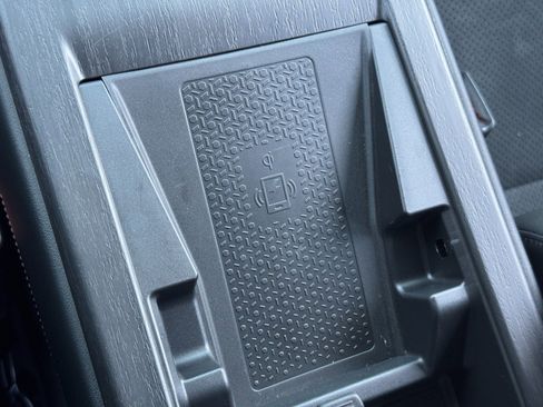 Used 2025 Nissan Ariya FWD image 32