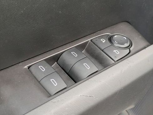 Certified 2024 Chevrolet Colorado W/T image 10